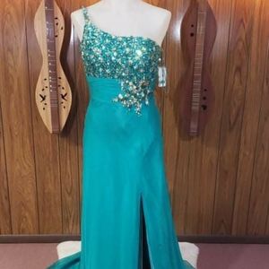 Mac Duggal - Long Dress - Color Teal - Size 6 - MD40316 - Original Price $319